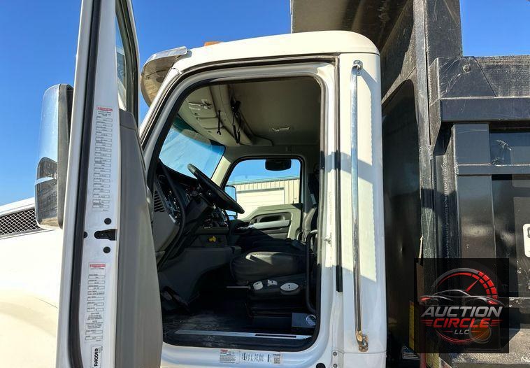 2021 Kenworth T880  dump truck