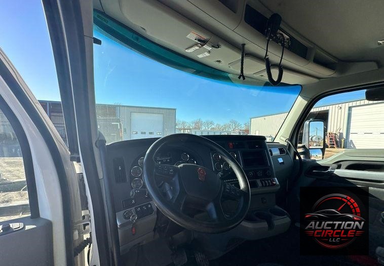 2021 Kenworth T880  dump truck