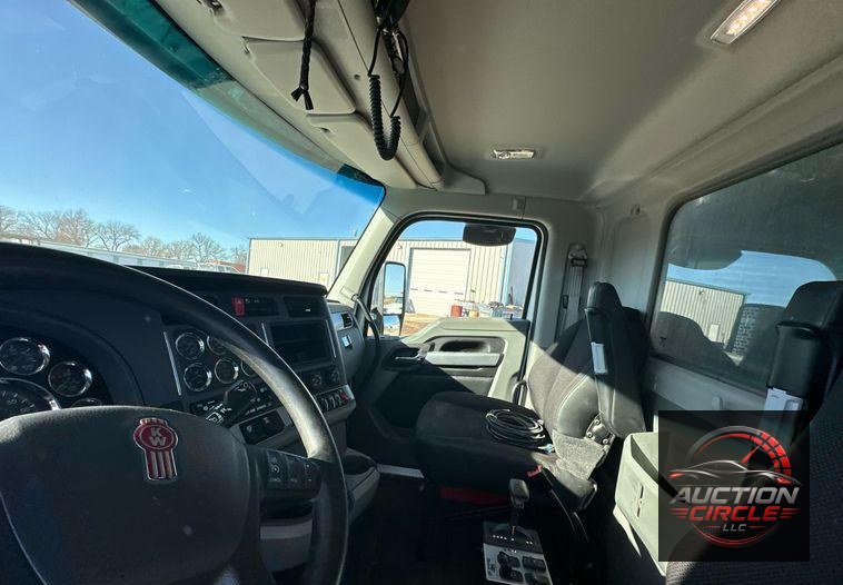 2021 Kenworth T880  dump truck