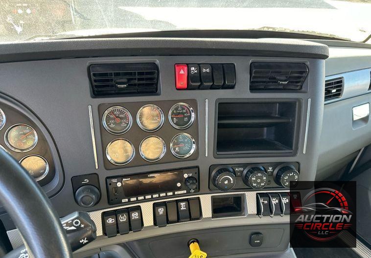 2021 Kenworth T880  dump truck