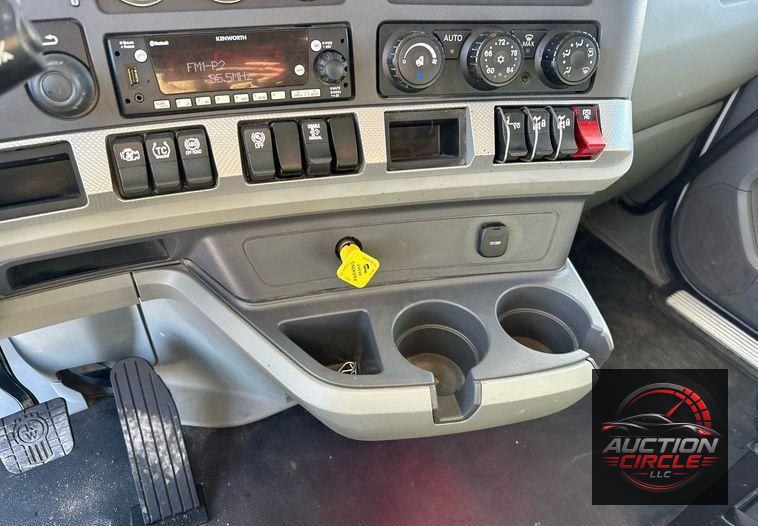 2021 Kenworth T880  dump truck