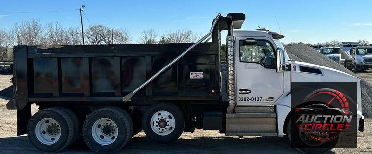 2021 Kenworth T880  dump truck