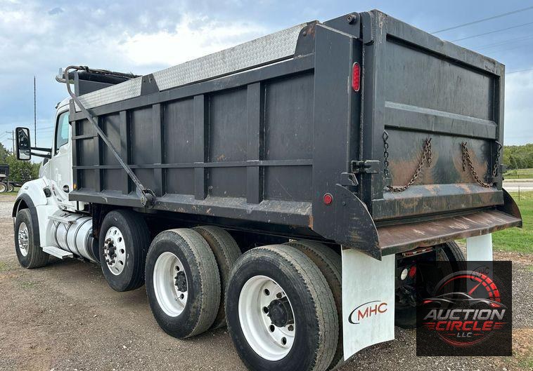 2016 Kenworth  T880 dump truck