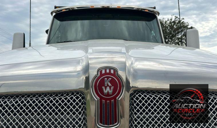 2016 Kenworth  T880 dump truck