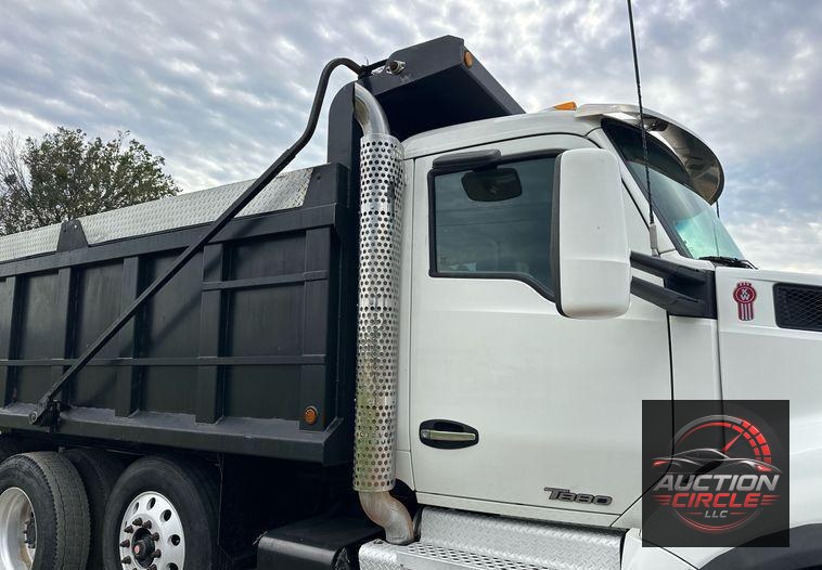 2016 Kenworth  T880 dump truck