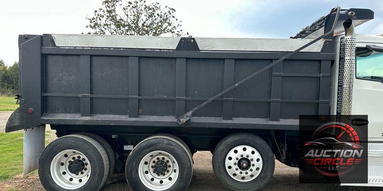 2016 Kenworth  T880 dump truck