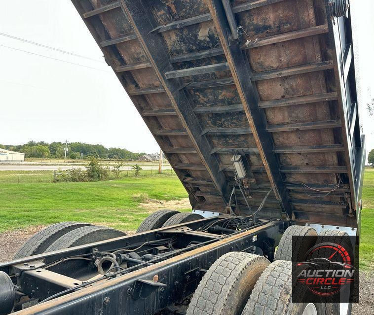 2016 Kenworth  T880 dump truck