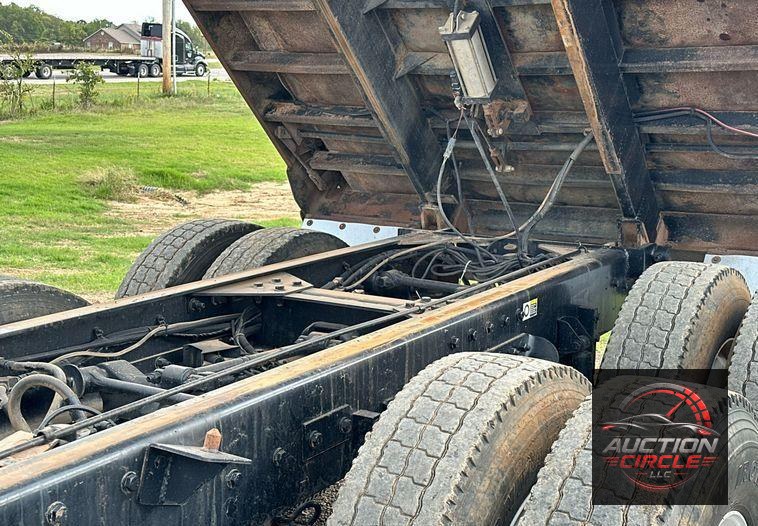 2016 Kenworth  T880 dump truck