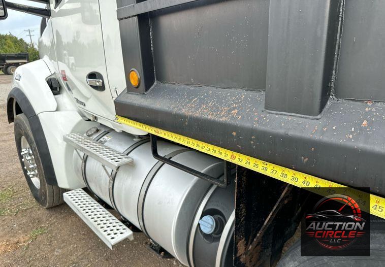 2016 Kenworth  T880 dump truck