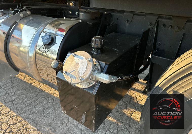 2022 Peterbilt  567 dump truck