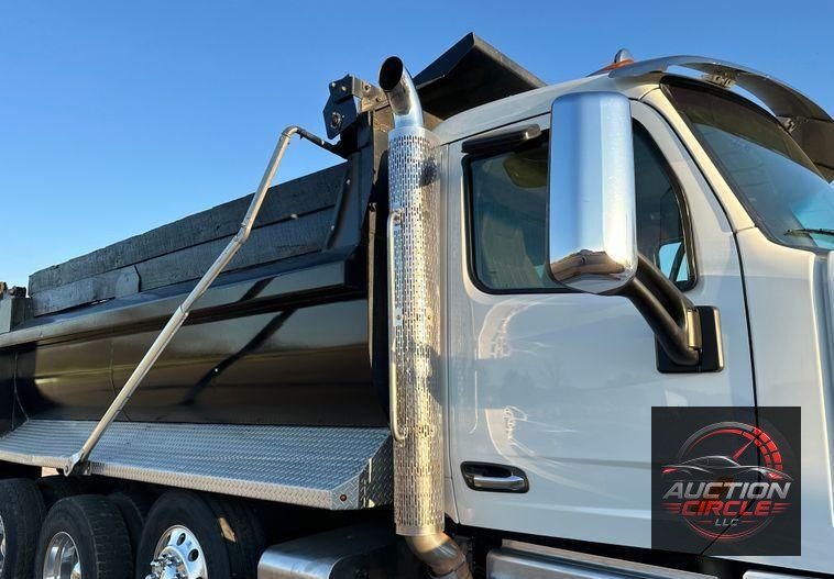 2022 Peterbilt  567 dump truck