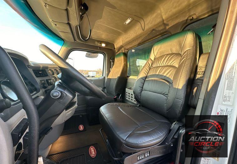 2022 Peterbilt  567 dump truck
