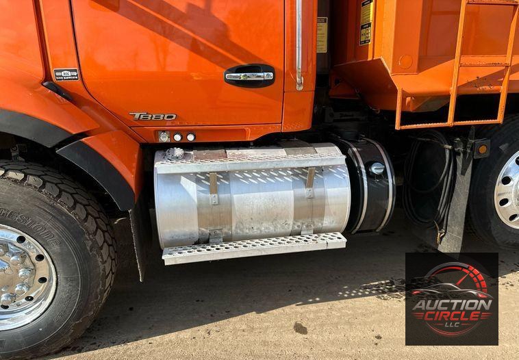 2018 Kenworth T880 dump truck