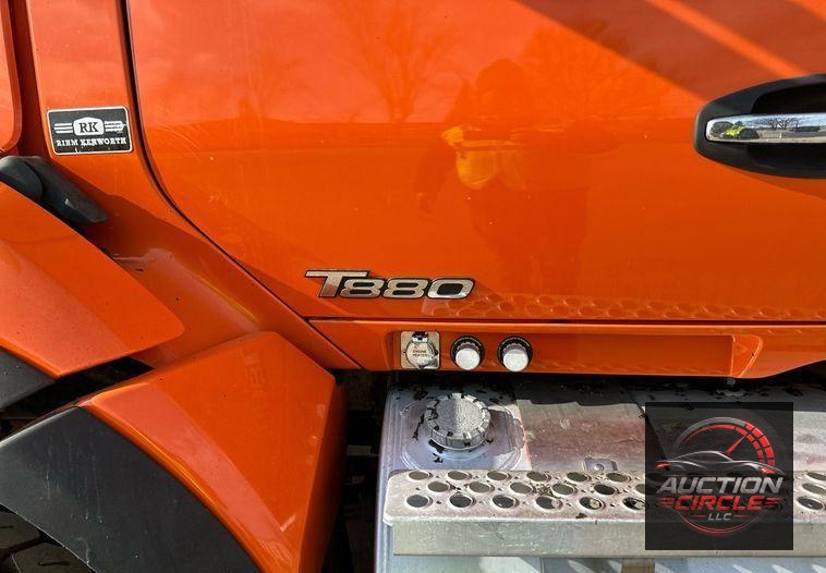 2018 Kenworth T880 dump truck