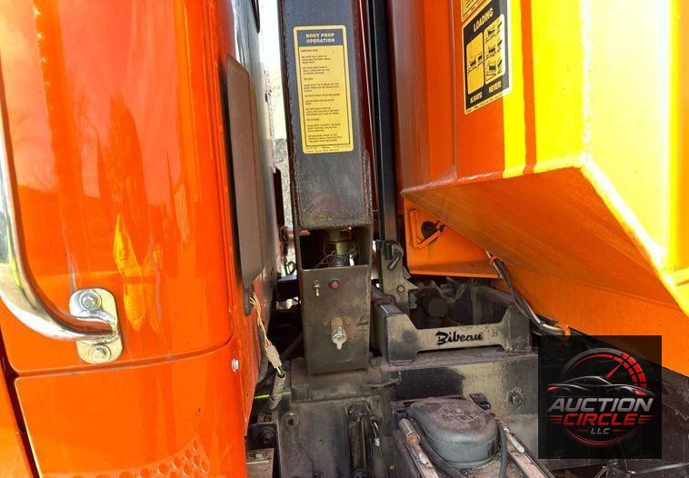 2018 Kenworth T880 dump truck