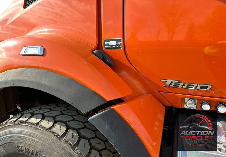 2018 Kenworth T880 dump truck