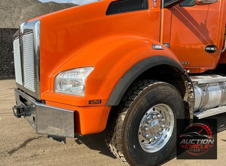 2018 Kenworth T880 dump truck