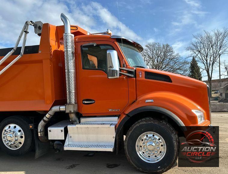 2018 Kenworth T880 dump truck