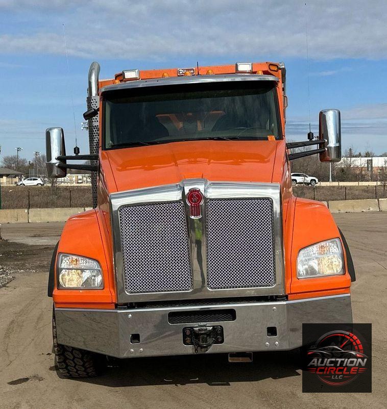 2018 Kenworth T880 dump truck