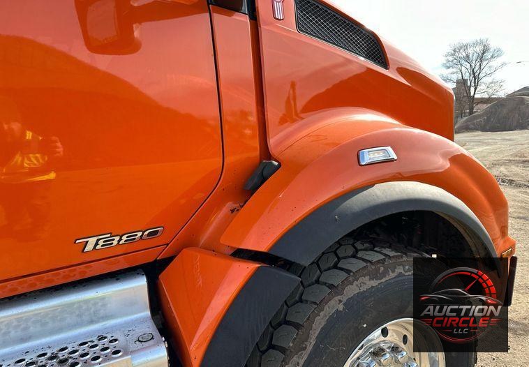 2018 Kenworth T880 dump truck