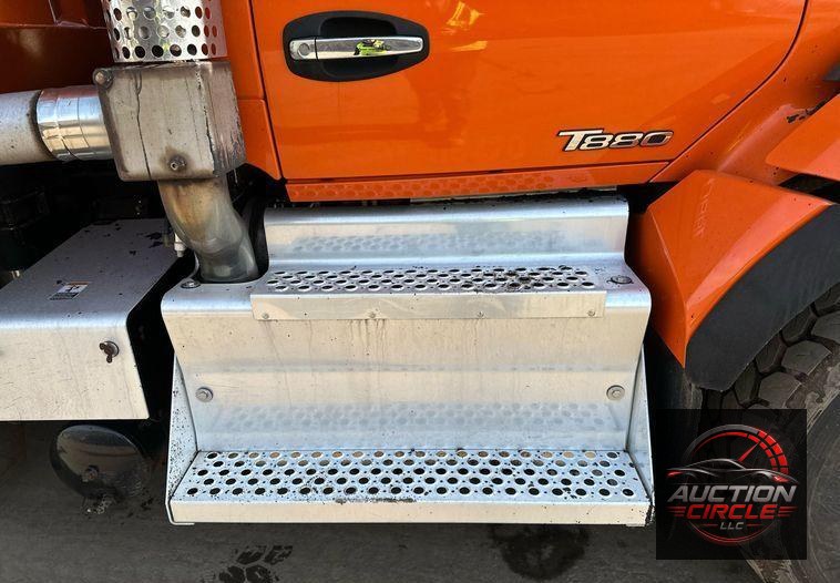 2018 Kenworth T880 dump truck