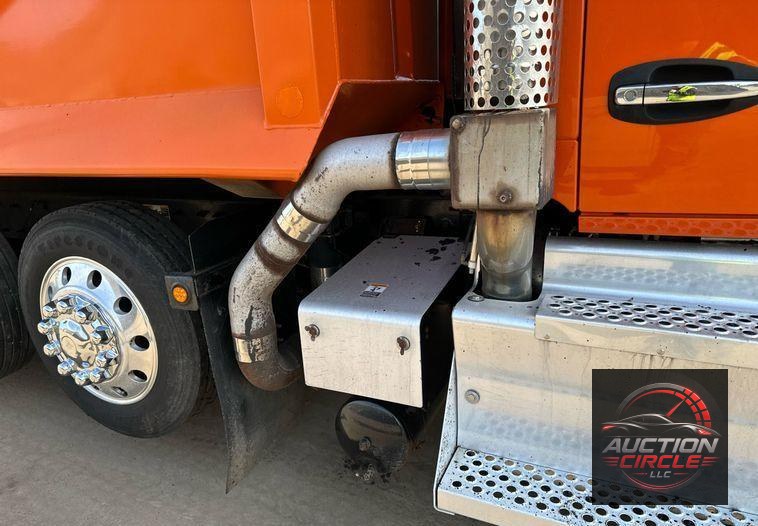 2018 Kenworth T880 dump truck