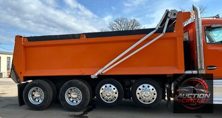 2018 Kenworth T880 dump truck