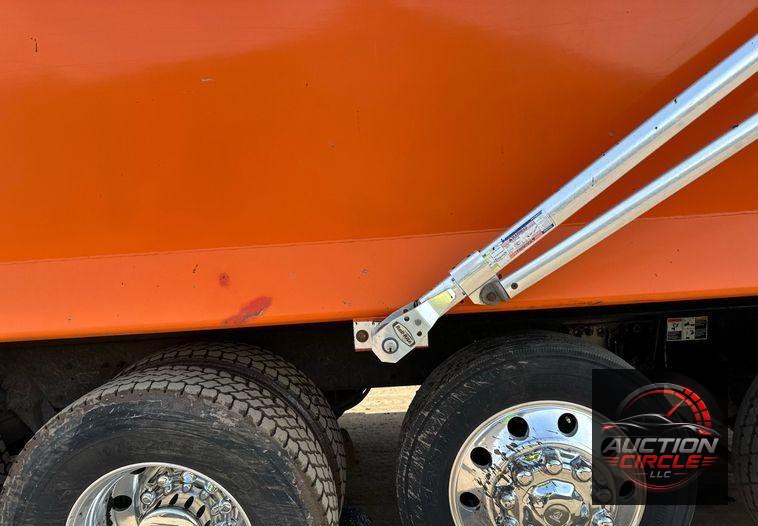 2018 Kenworth T880 dump truck