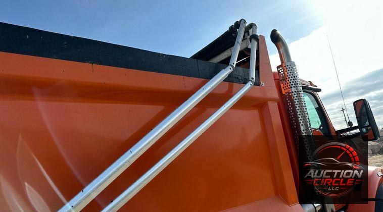 2018 Kenworth T880 dump truck
