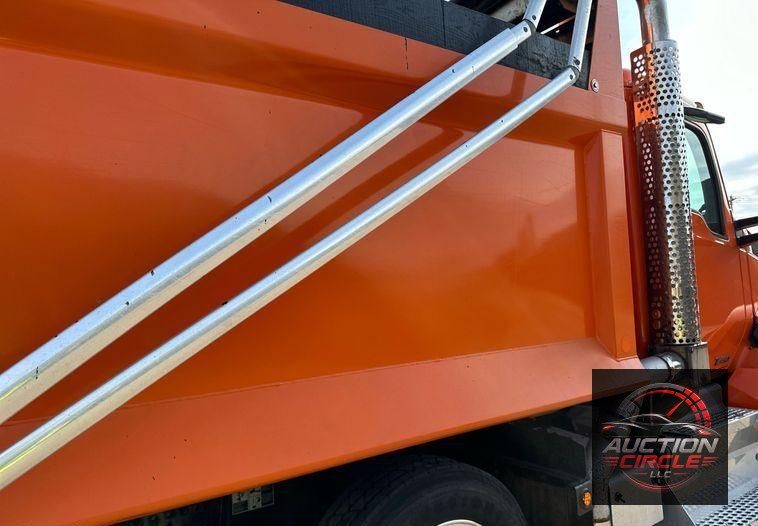 2018 Kenworth T880 dump truck