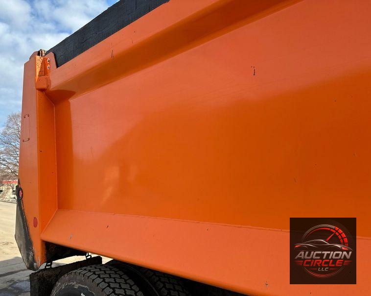 2018 Kenworth T880 dump truck