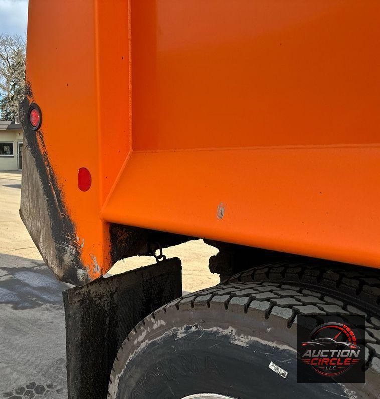 2018 Kenworth T880 dump truck