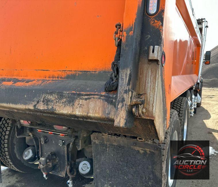2018 Kenworth T880 dump truck