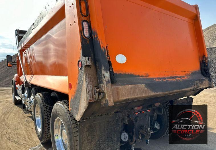 2018 Kenworth T880 dump truck