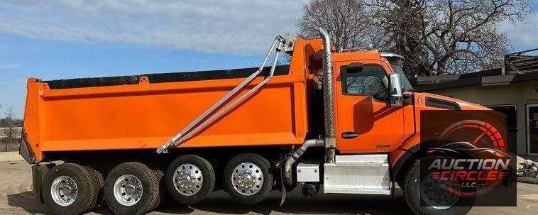 2018 Kenworth T880 dump truck