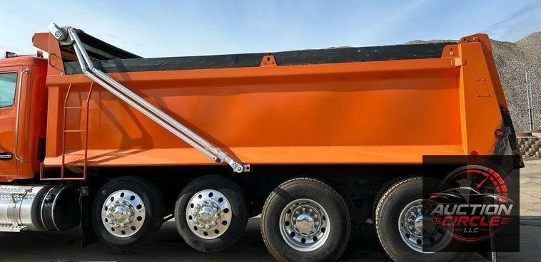2018 Kenworth T880 dump truck