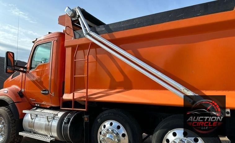 2018 Kenworth T880 dump truck