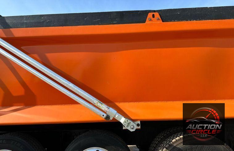 2018 Kenworth T880 dump truck