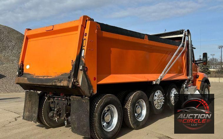 2018 Kenworth T880 dump truck