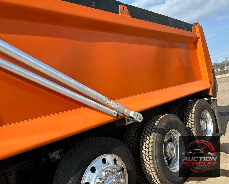 2018 Kenworth T880 dump truck