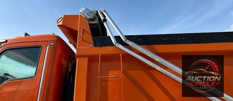 2018 Kenworth T880 dump truck