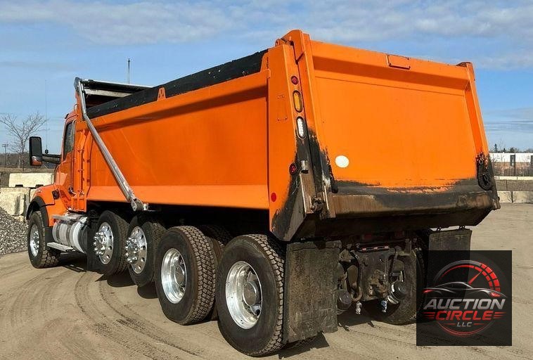2018 Kenworth T880 dump truck