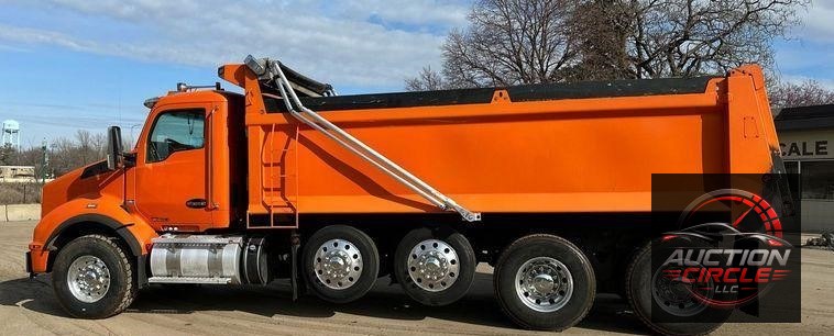 2018 Kenworth T880 dump truck