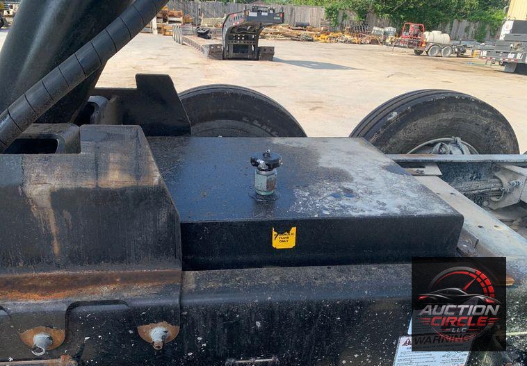 2015 Peterbilt 348 dump truck