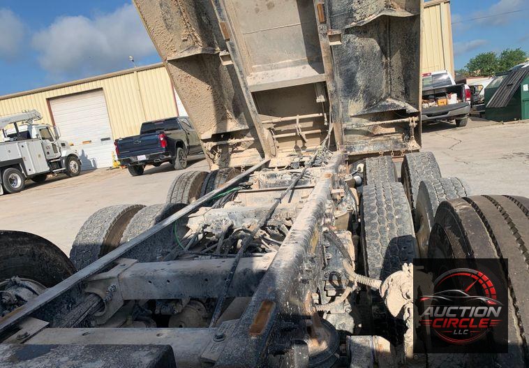 2015 Peterbilt 348 dump truck