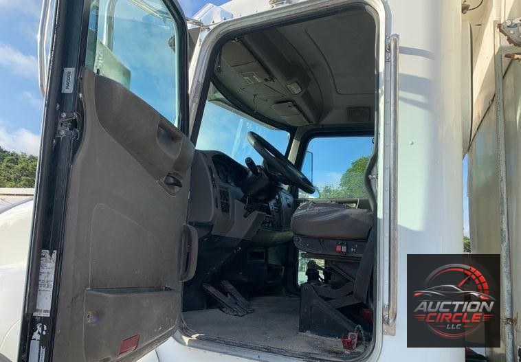 2015 Peterbilt 348 dump truck