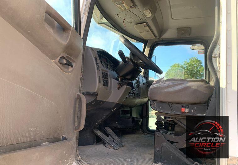 2015 Peterbilt 348 dump truck
