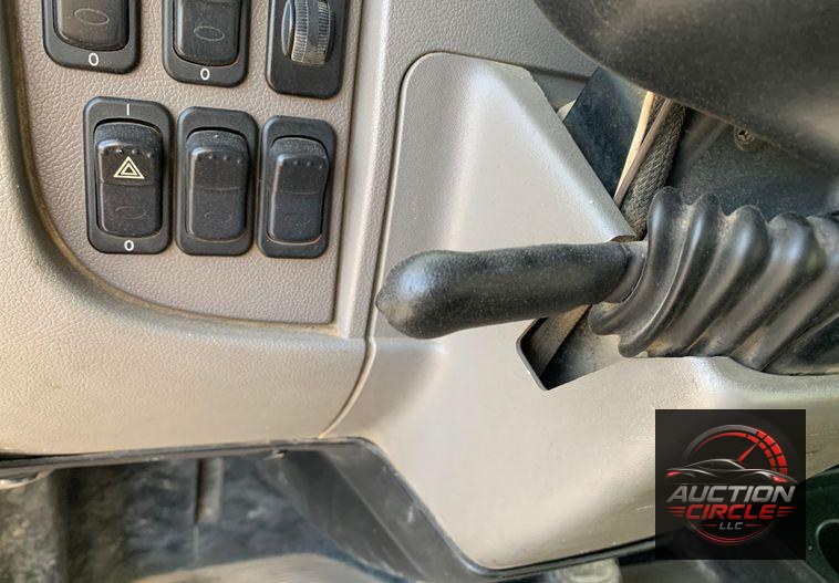 2015 Peterbilt 348 dump truck