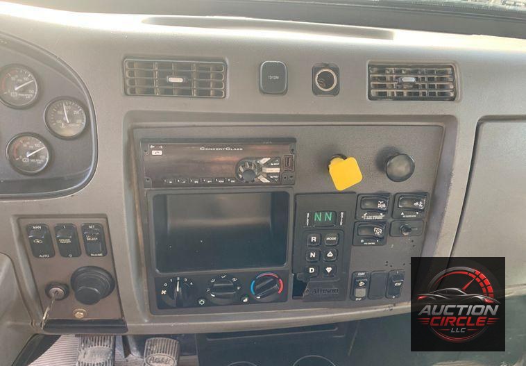 2015 Peterbilt 348 dump truck