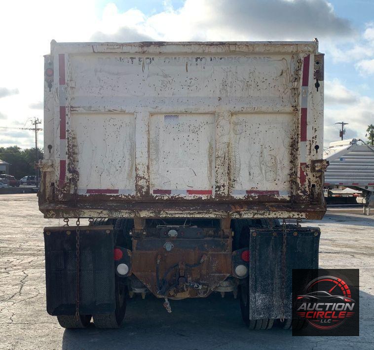 2015 Peterbilt 348 dump truck